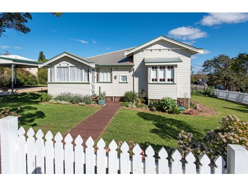 50 Jellicoe Street, Mount Lofty QLD 4350