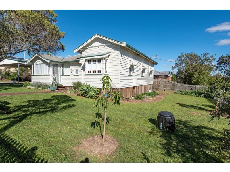 50 Jellicoe Street, Mount Lofty QLD 4350