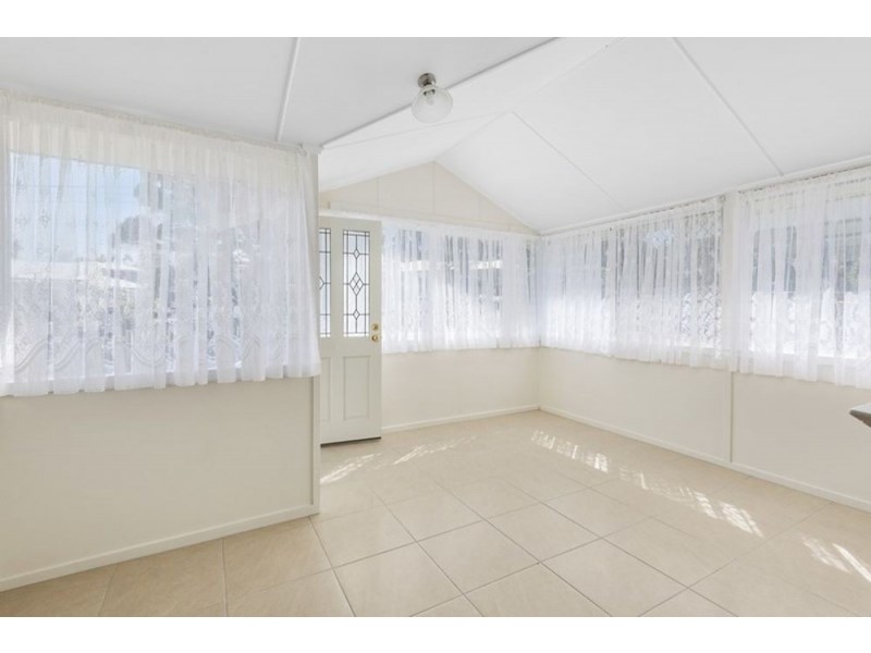 50 Jellicoe Street, Mount Lofty QLD 4350
