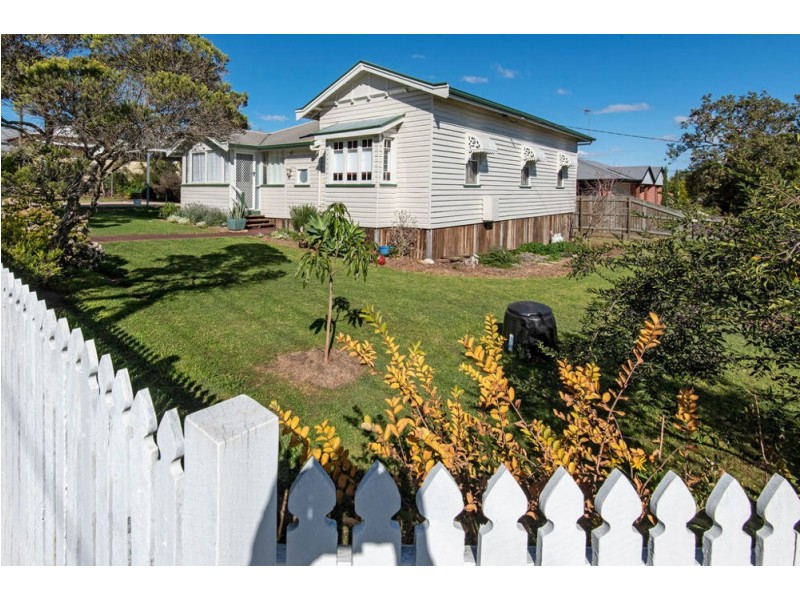 50 Jellicoe Street, Mount Lofty QLD 4350