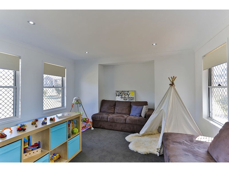 11 Willowburn Drive, Rockville QLD 4350