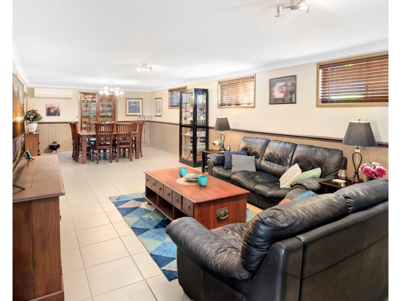 4 Tarnook Drive, Ferny Hills QLD 4055