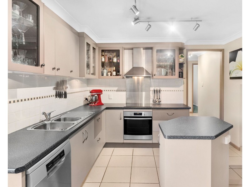 4 Tarnook Drive, Ferny Hills QLD 4055