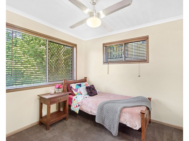 4 Tarnook Drive, Ferny Hills QLD 4055