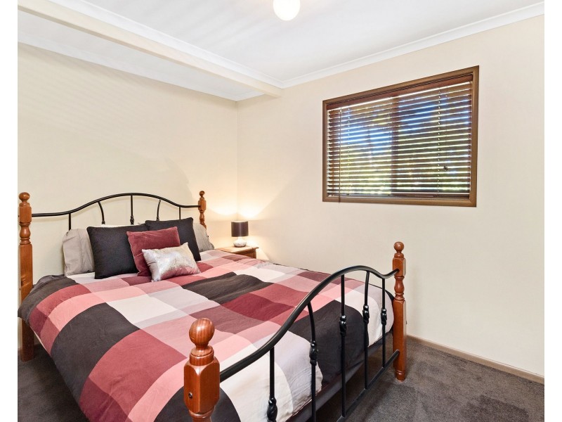 4 Tarnook Drive, Ferny Hills QLD 4055