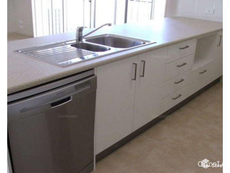 1/18 Bellinger Key, Pacific Pines QLD 4211