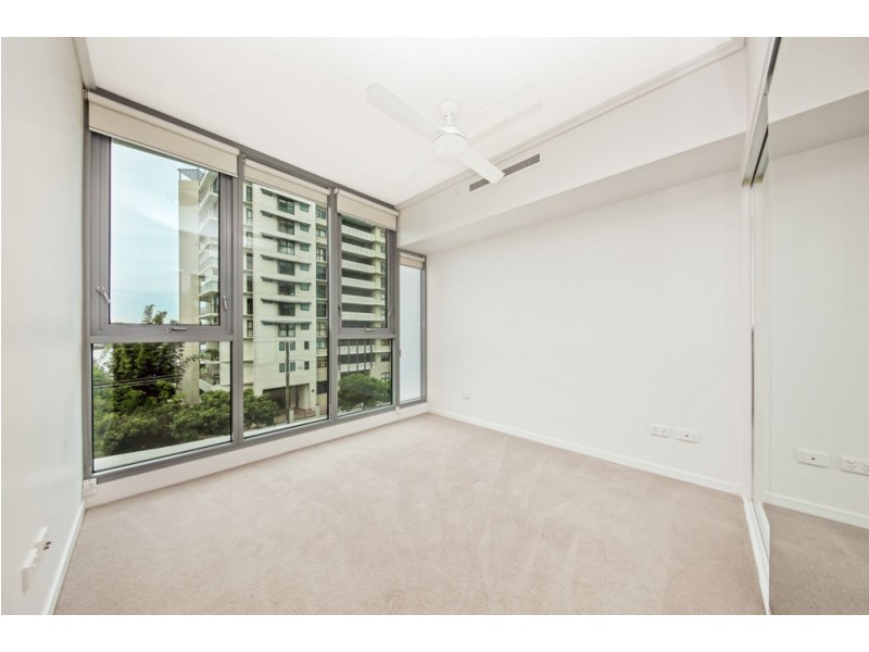 10307/8 Harbour Road, Hamilton QLD 4007