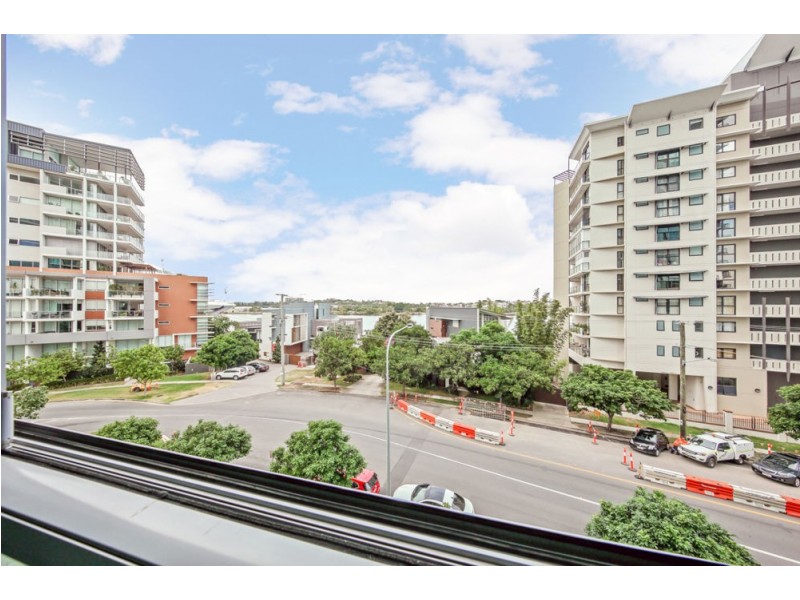 10307/8 Harbour Road, Hamilton QLD 4007