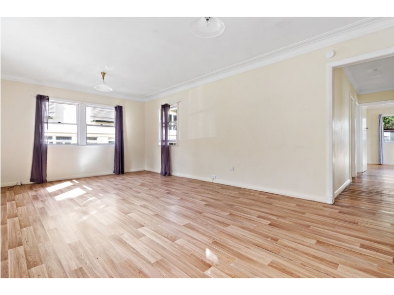 19 Pattison Avenue, Norman Park QLD 4170