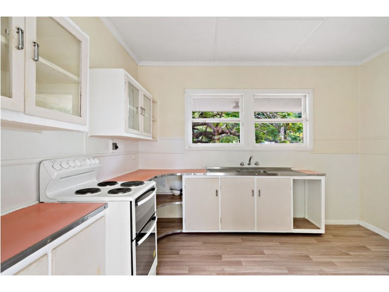 19 Pattison Avenue, Norman Park QLD 4170