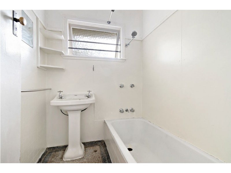 19 Pattison Avenue, Norman Park QLD 4170