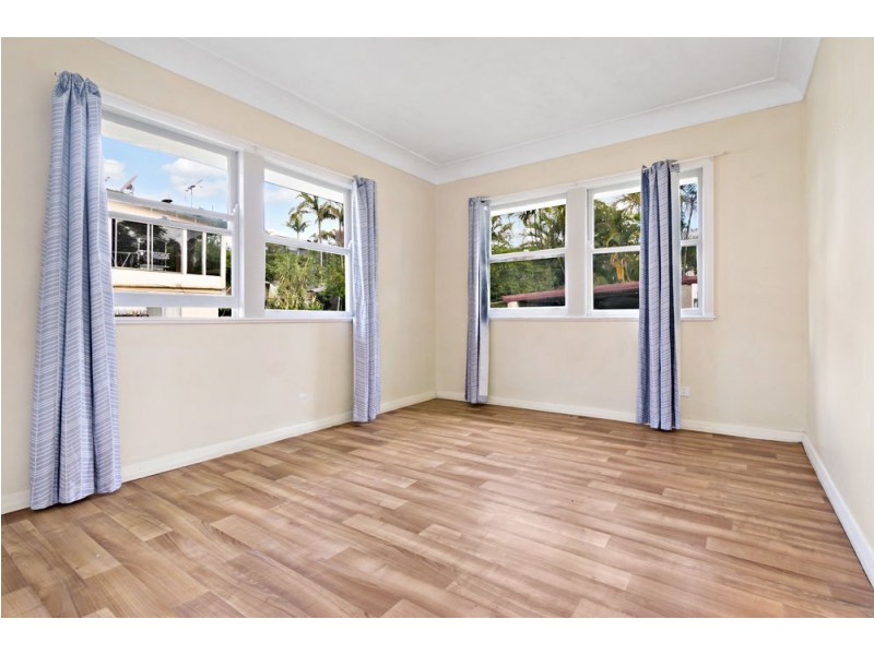 19 Pattison Avenue, Norman Park QLD 4170