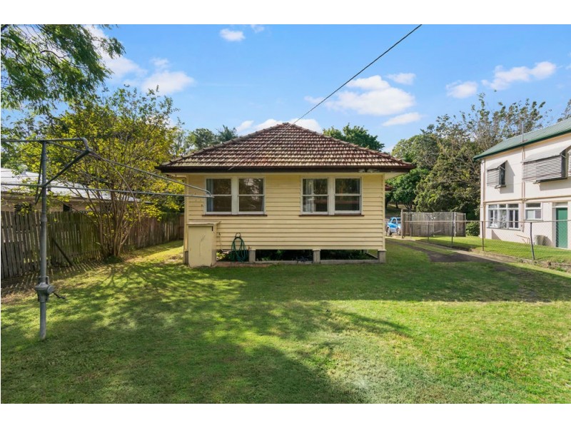 19 Pattison Avenue, Norman Park QLD 4170