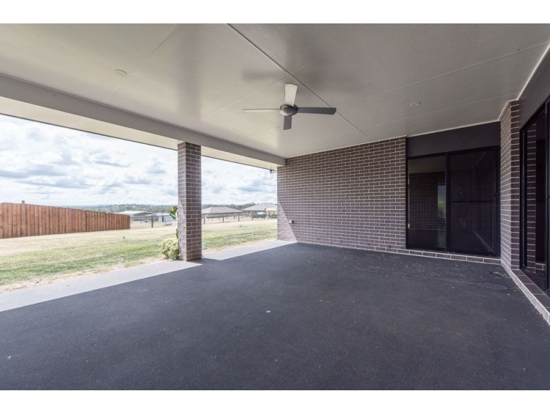 4 Monarch Street, Meringandan West QLD 4352