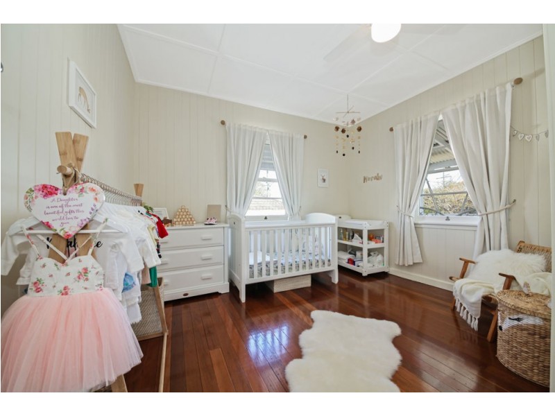 3 Neville Road, Bridgeman Downs QLD 4035