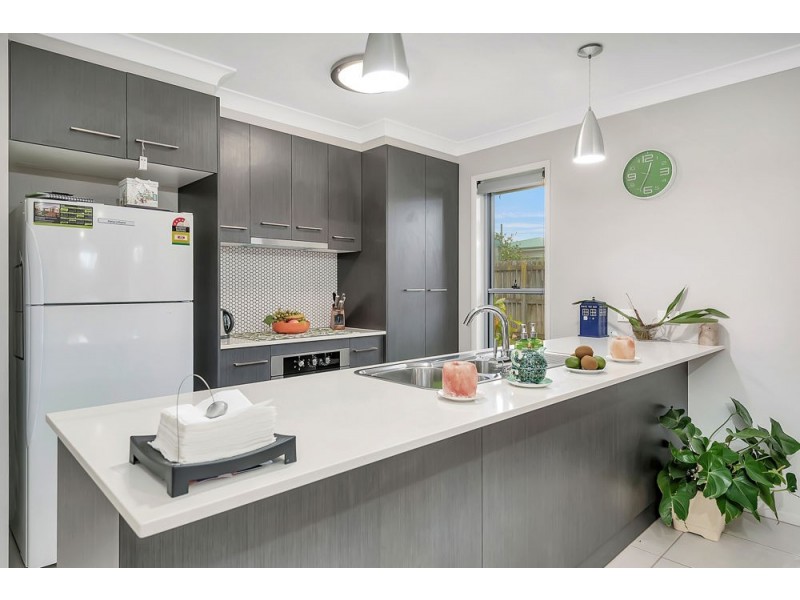 2/213 New England Highway, Harlaxton QLD 4350