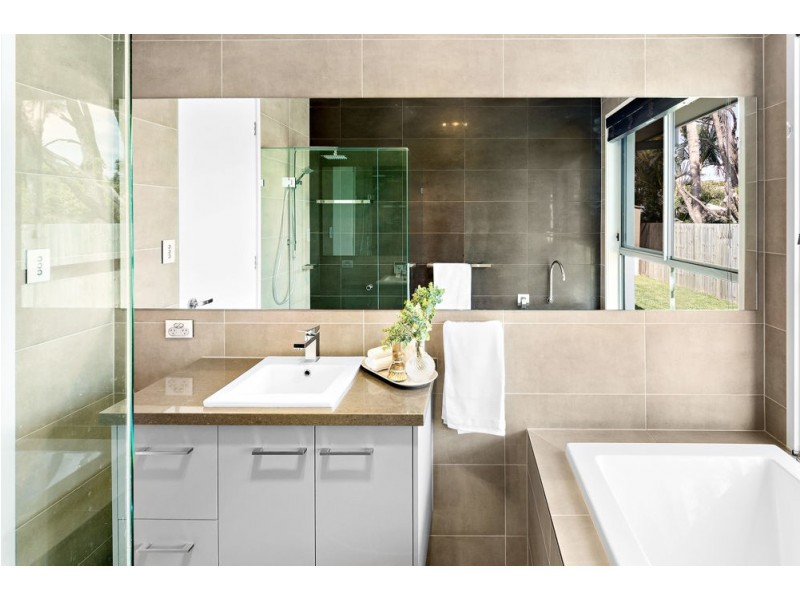 8 Alleena Street, Chermside QLD 4032