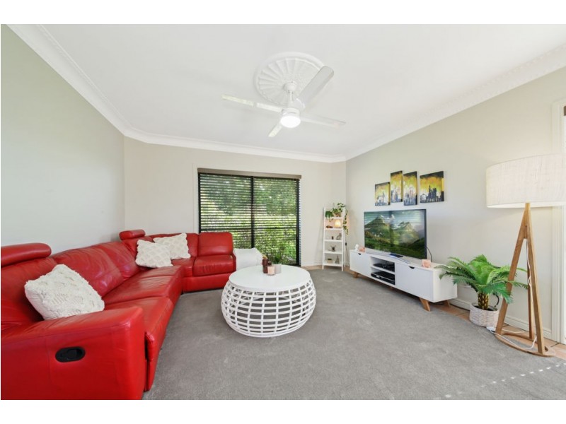 31 Oakmont Crescent, Albany Creek QLD 4035