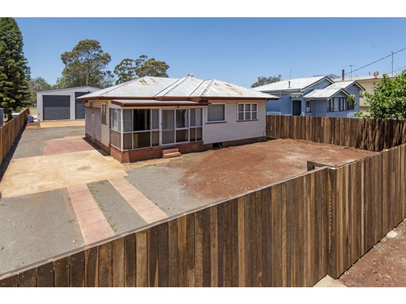 160 Holberton Street, Newtown QLD 4350