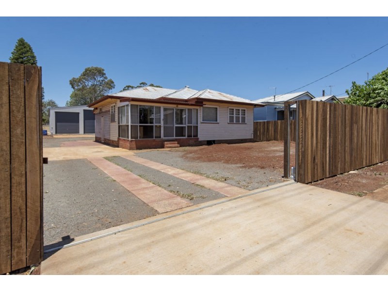 160 Holberton Street, Newtown QLD 4350