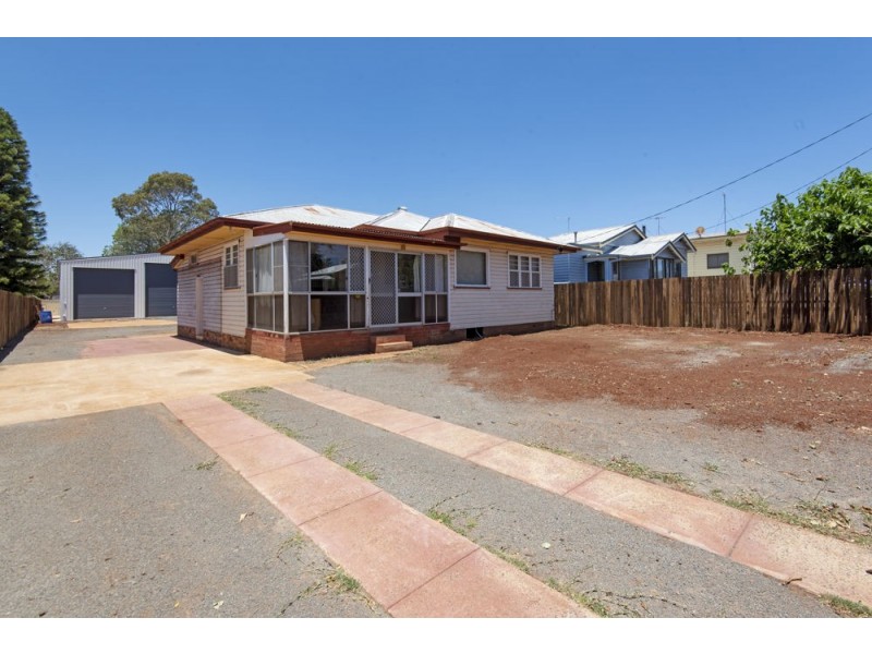 160 Holberton Street, Newtown QLD 4350