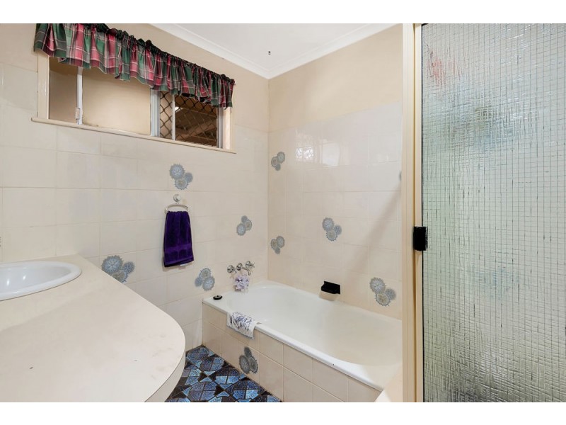 27 Friend Street, Harristown QLD 4350