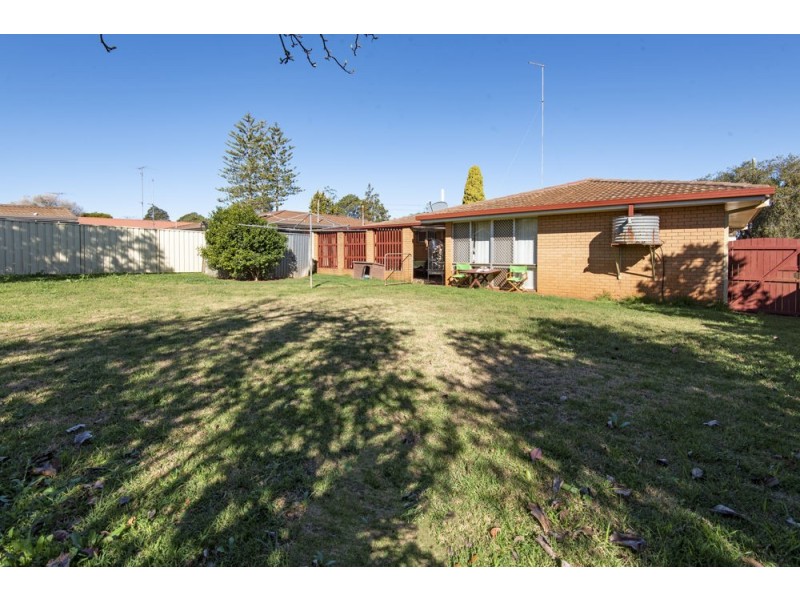 27 Friend Street, Harristown QLD 4350