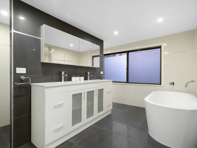 40 Joachim Street, Holland Park West QLD 4121