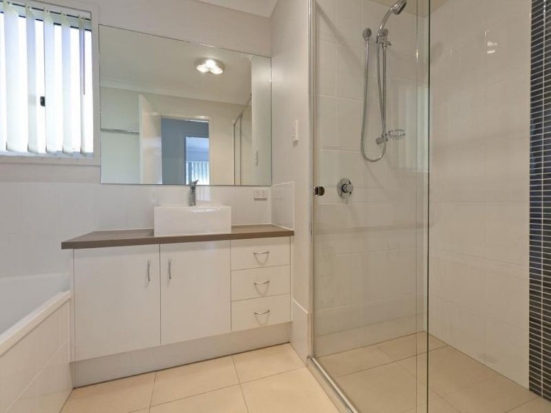 8 Patterson Street, Wynnum QLD 4178