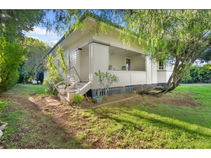 19 Nigel Street, North Toowoomba QLD 4350