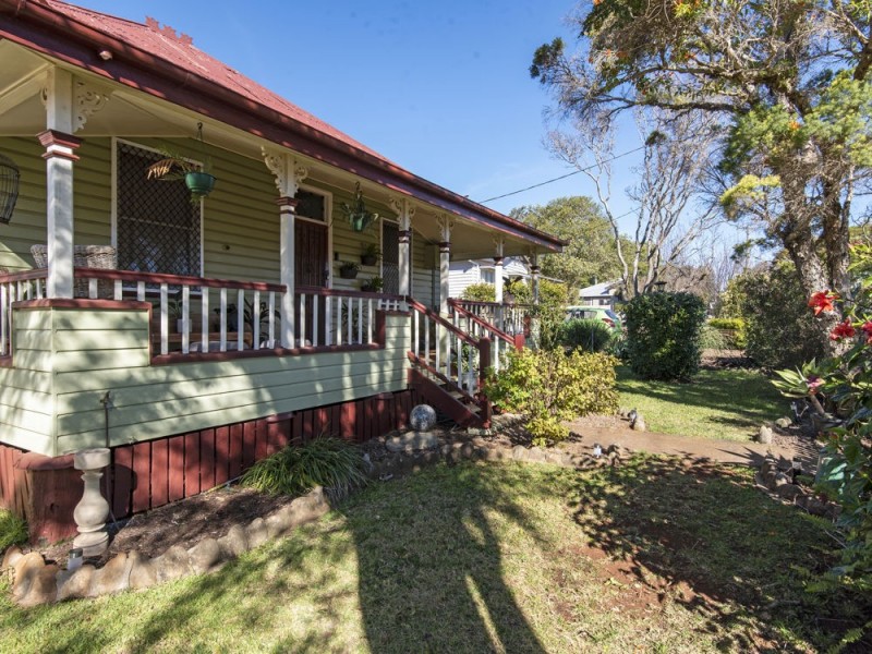 16 Northland Street, Newtown QLD 4350