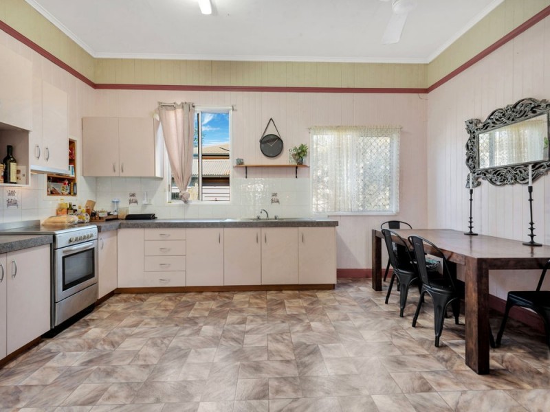 16 Northland Street, Newtown QLD 4350