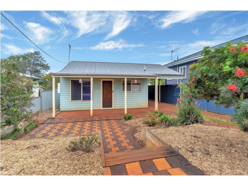 5 McWaters Street, North Toowoomba QLD 4350