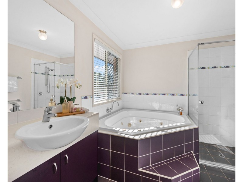 2 Brookside Place, Lota QLD 4179
