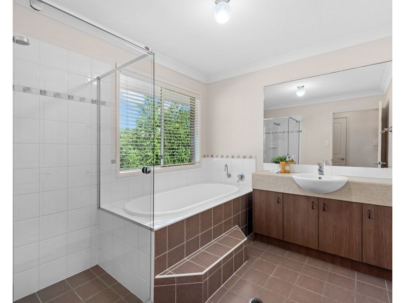 2 Brookside Place, Lota QLD 4179