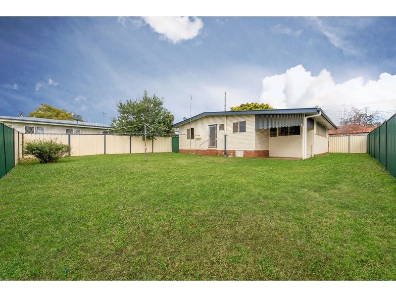 4 Hope Street, Newtown QLD 4350