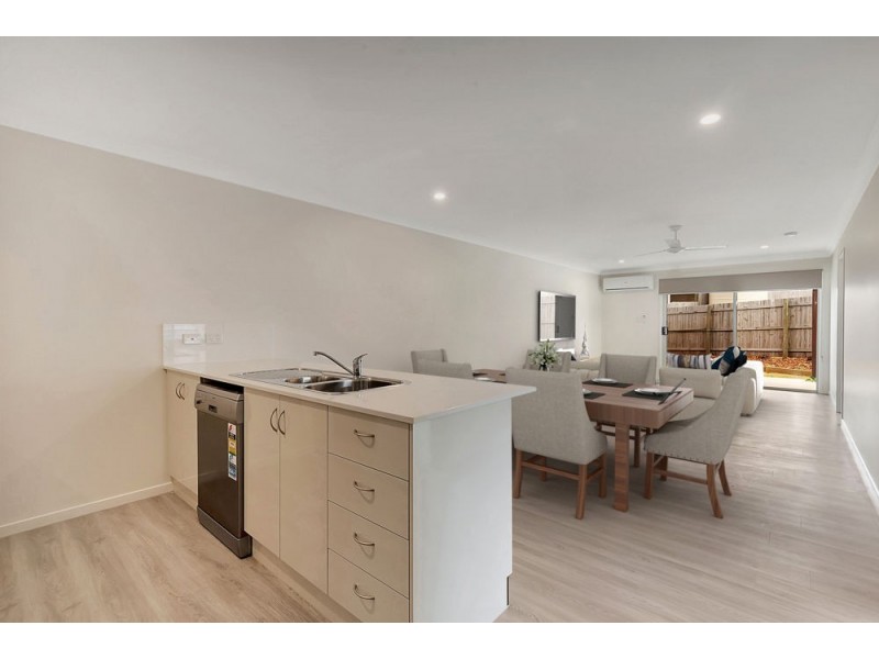1&2 / 35 Abbey Street, Cranley QLD 4350
