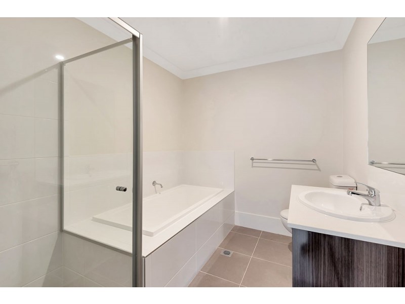 1&2 / 35 Abbey Street, Cranley QLD 4350
