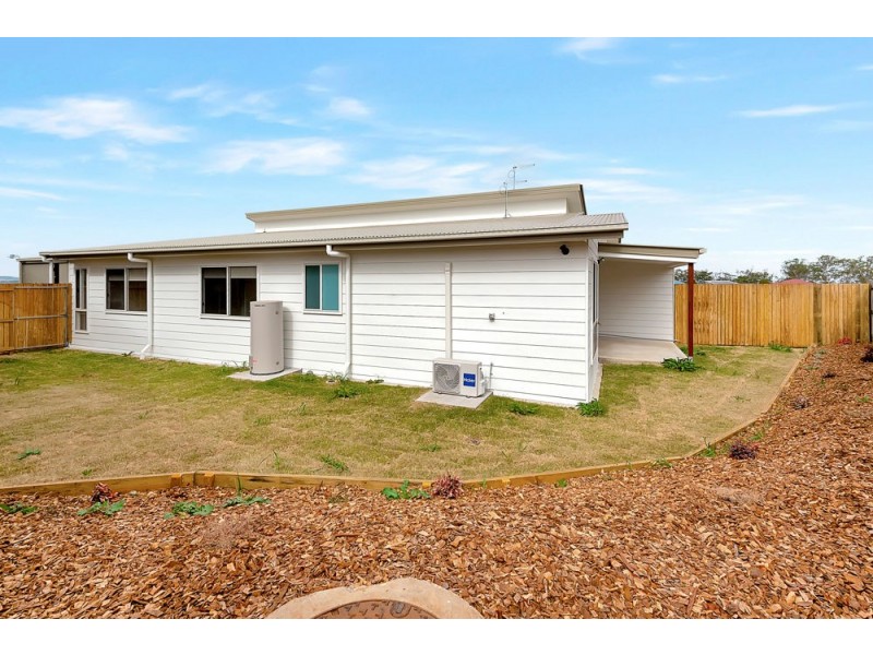 1&2 / 35 Abbey Street, Cranley QLD 4350
