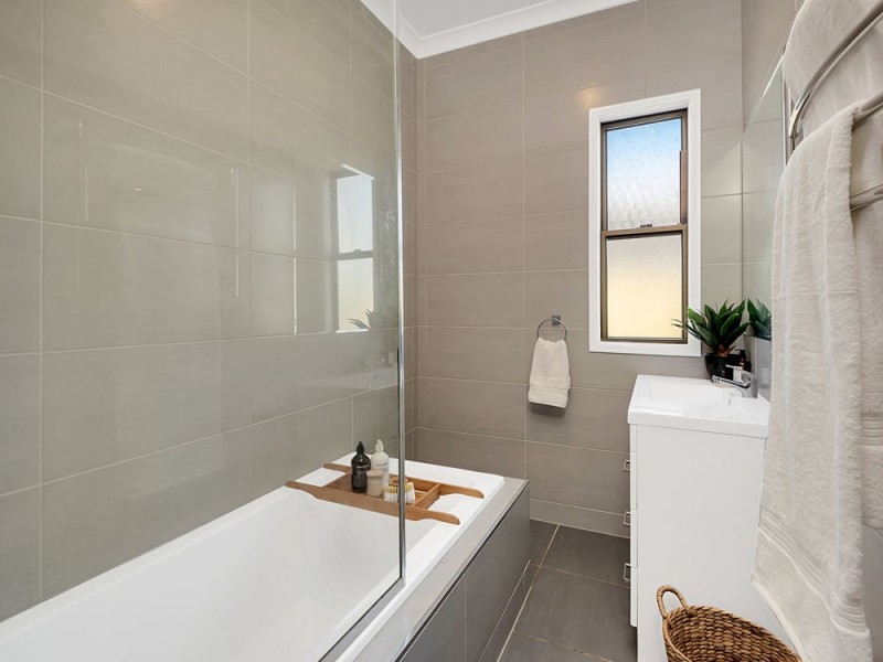 66 Gordon Avenue, Newtown QLD 4350