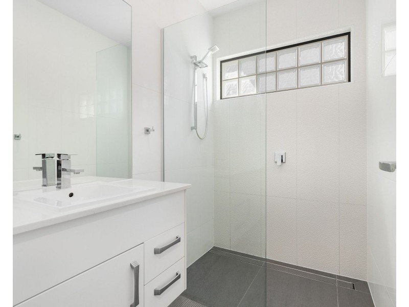 2/15a Grafton Street, Windsor QLD 4030