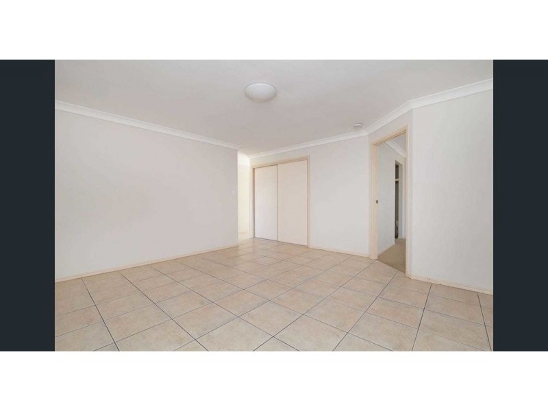 8 Lyrebird Lane, Bellbird Park QLD 4300