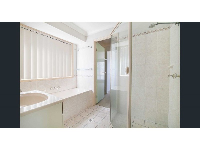 8 Lyrebird Lane, Bellbird Park QLD 4300