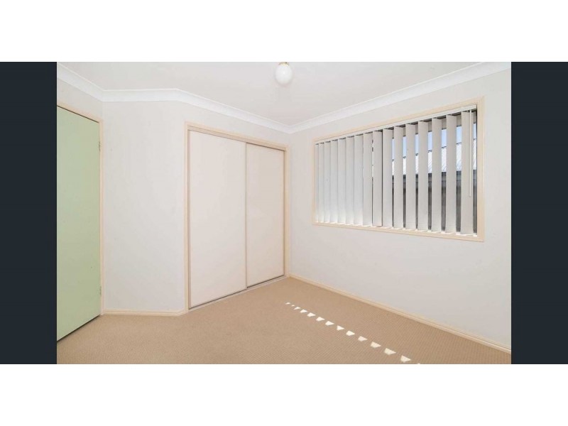 8 Lyrebird Lane, Bellbird Park QLD 4300