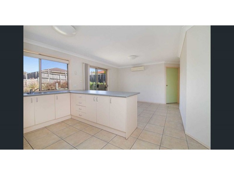 8 Lyrebird Lane, Bellbird Park QLD 4300