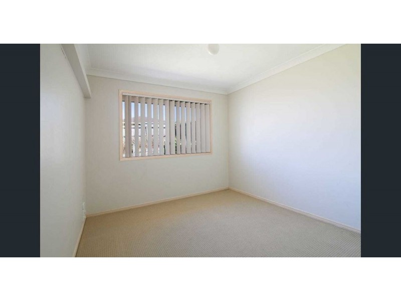 8 Lyrebird Lane, Bellbird Park QLD 4300