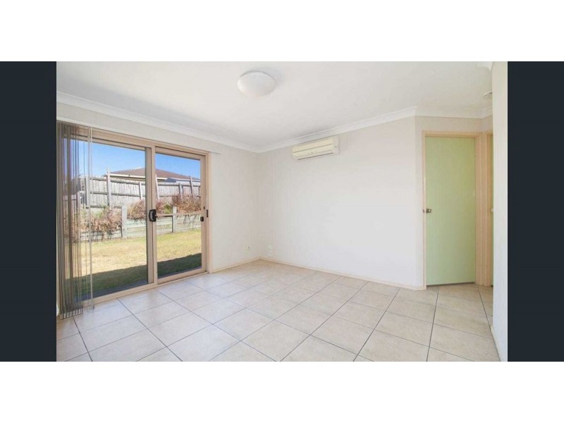 8 Lyrebird Lane, Bellbird Park QLD 4300