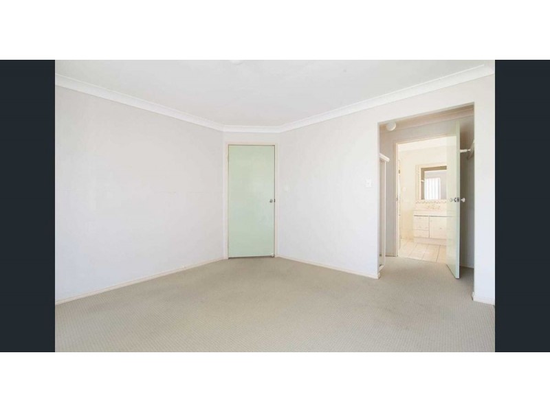 8 Lyrebird Lane, Bellbird Park QLD 4300