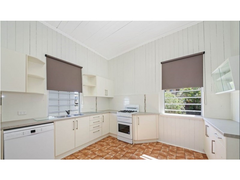 10 Sixth Avenue, Kedron QLD 4031