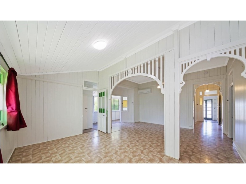 10 Sixth Avenue, Kedron QLD 4031